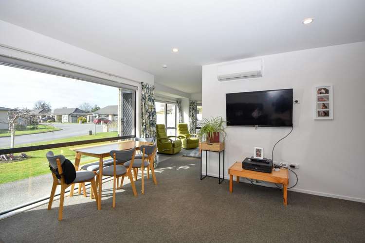 37 Ashmore Park Road Carterton_9