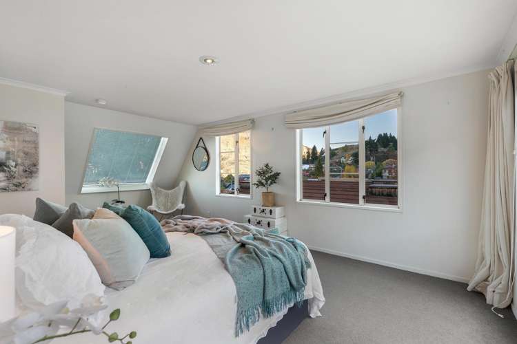 19b Wynyard Crescent Fernhill/Sunshine Bay_14