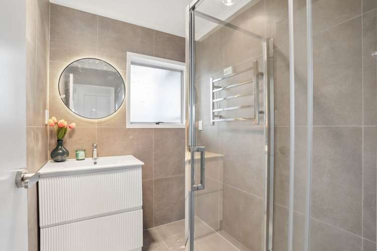 2/4029 Great North Road Glen Eden_10