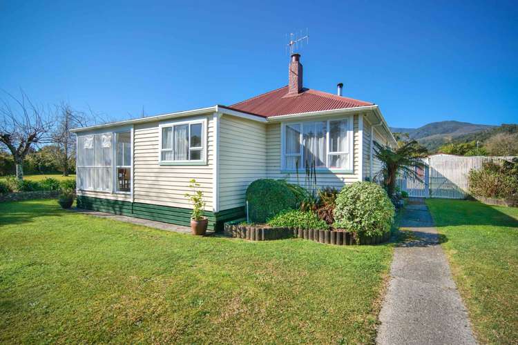 2 Mcgill Street Waimangaroa_12