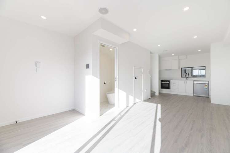 2/52 Rua Road Glen Eden_6