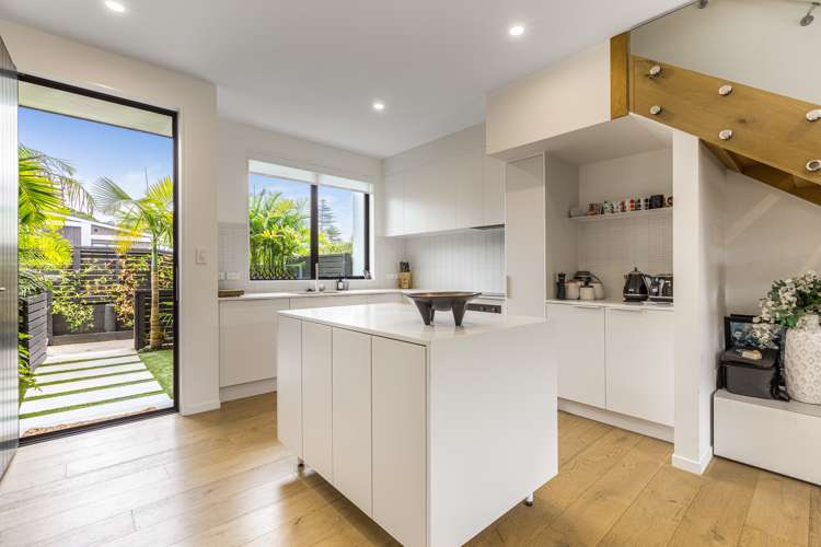 2/37 Glen Atkinson Street St Heliers_2