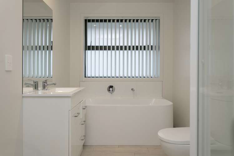 8 Raupo Crescent Wharewaka_13