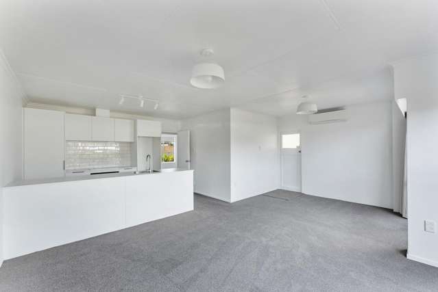 24b & 24c Omata Road Marfell_2