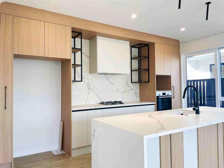 2 Longview Oak Lane Papakura_6