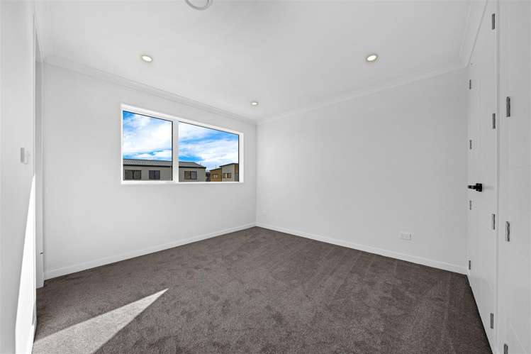 2 Longview Oak Lane Papakura_21