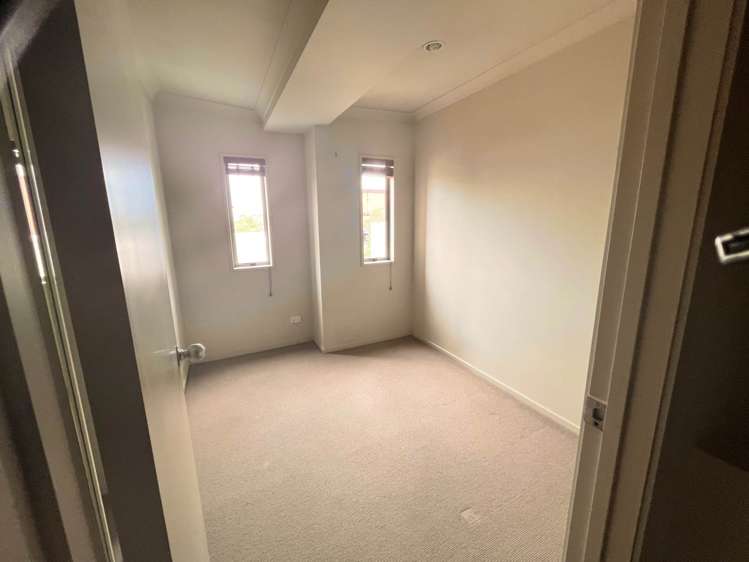 52/21 Hunters Park Drive Three Kings_6