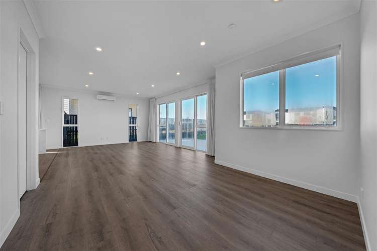 2 Longview Oak Lane Papakura_13