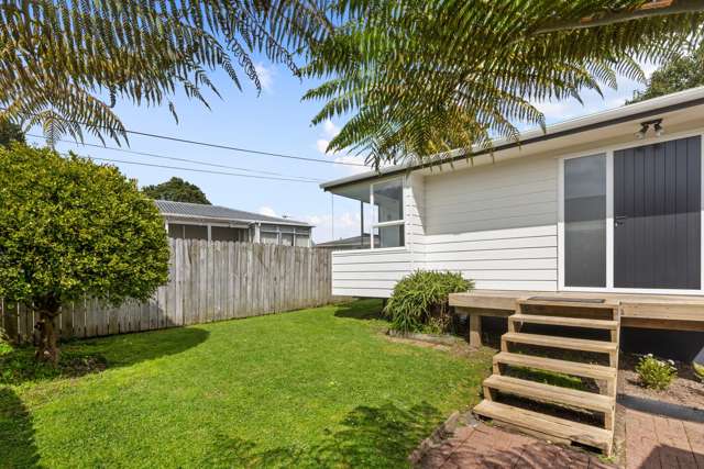 3/56 Flanshaw Road Te Atatu South_1
