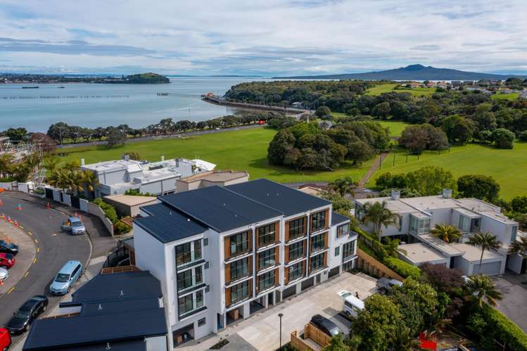 7/32 Karori Cresent_0