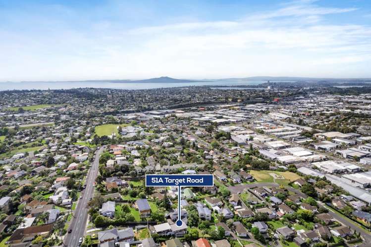 2/51a Target Road Totara Vale_14