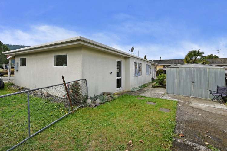 27 Lord Auckland Road Wakefield_16