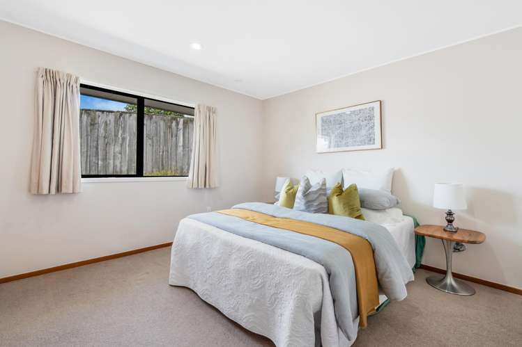 6 Dorrington Place Eastern Beach_18