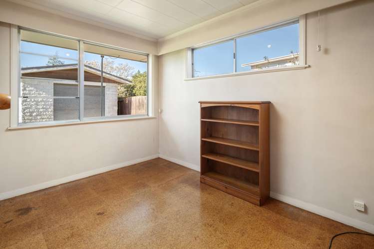 18 Newbourne Crescent Redwoodtown_13