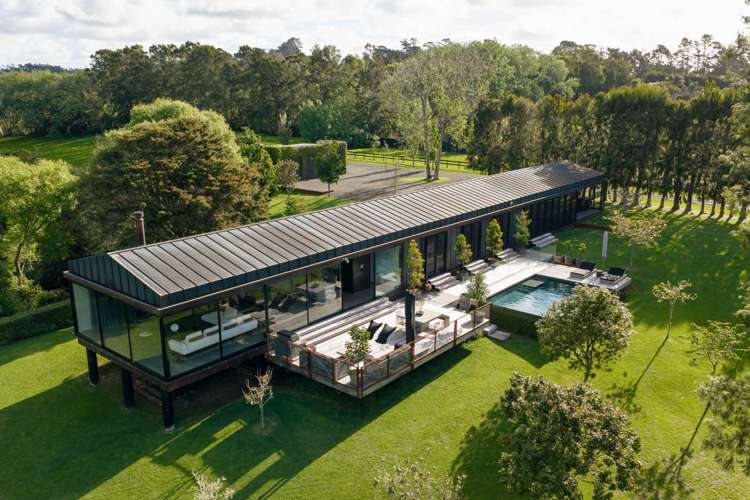 Fearon Hay’s Long House masterpiece in Kumeu for sale