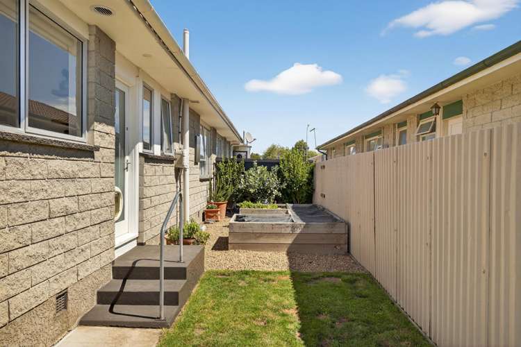 2/21 Cob Crescent Woolston_21