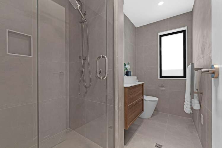 8B Gardiner Grove Mangere East_14