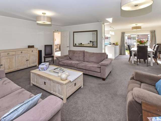 1 Tolvah Place Wattle Downs_2