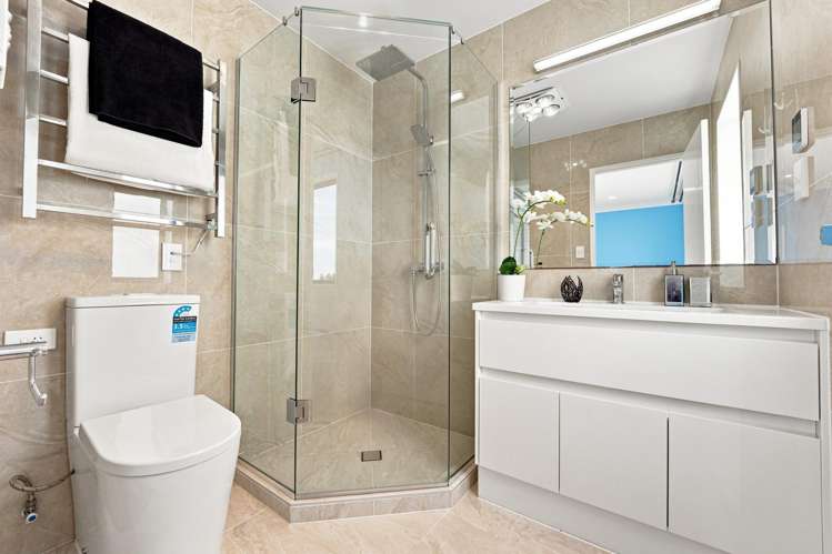 3 Golden Avenue Flat Bush_29
