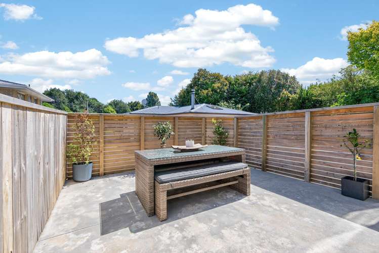 15B Rowe Parade Wainuiomata_2