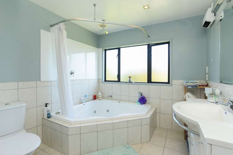 12 Brooker Place Waipukurau and Surrounds_14