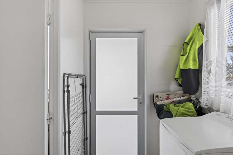 8 Simons Street Moturoa_13