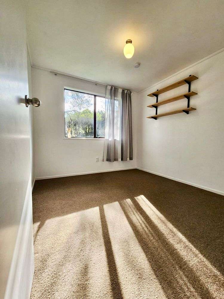 87 Solar Road Glen Eden_9