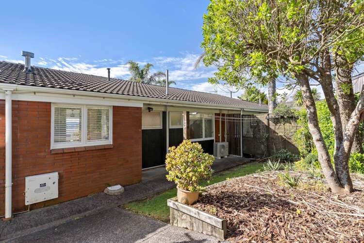 1B De Val Drive Titirangi_9