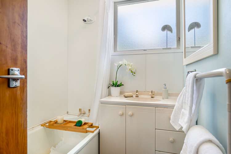 57 Rimutaka Place Titirangi_8