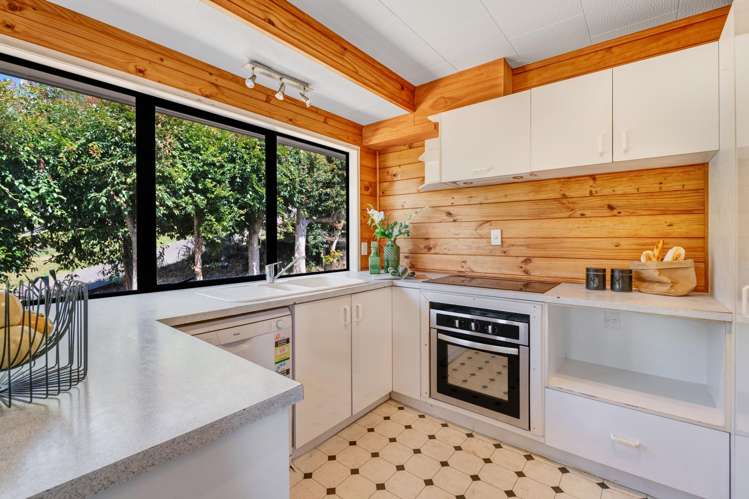 5 Camilla Grove Totara Vale_10