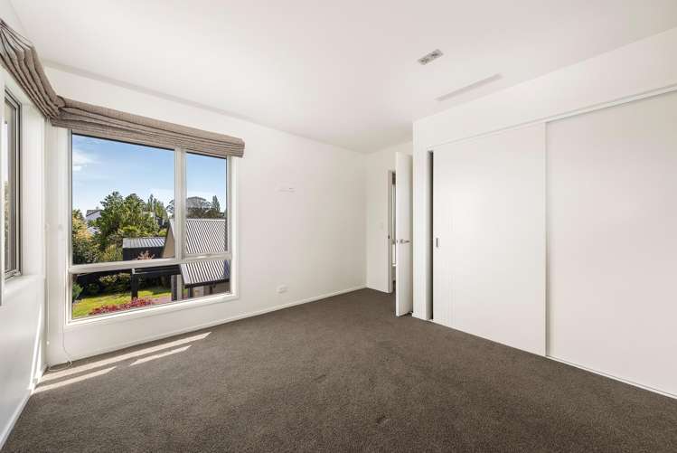8 Waitikiri Square Parklands_11