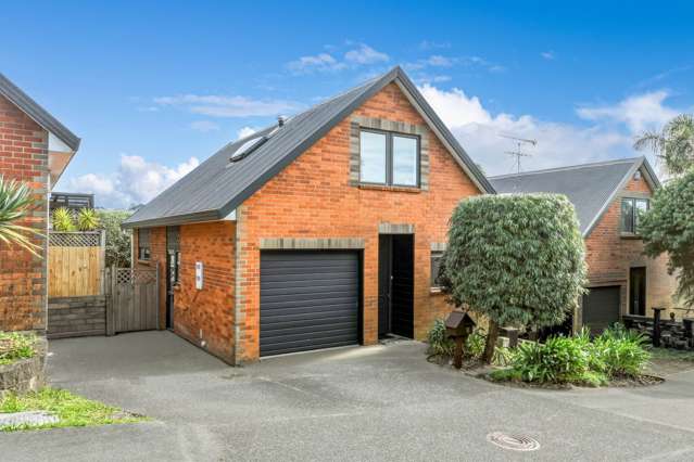 Solid Brick Stunner in the Heart of Oteha!