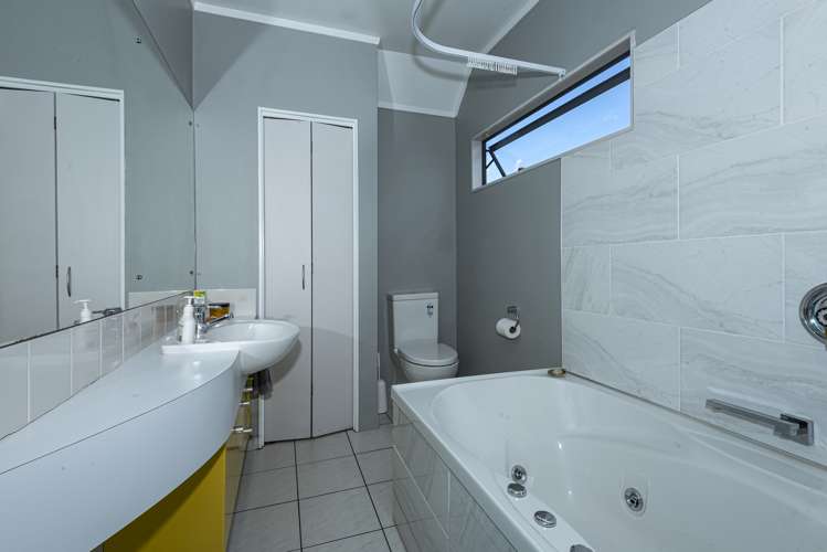 300 Beach Road Onerahi_12