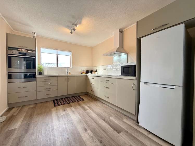 58 Bow Street Raglan_1