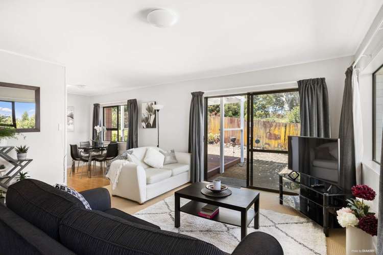 2/2 Monaco Place Mount Wellington_2