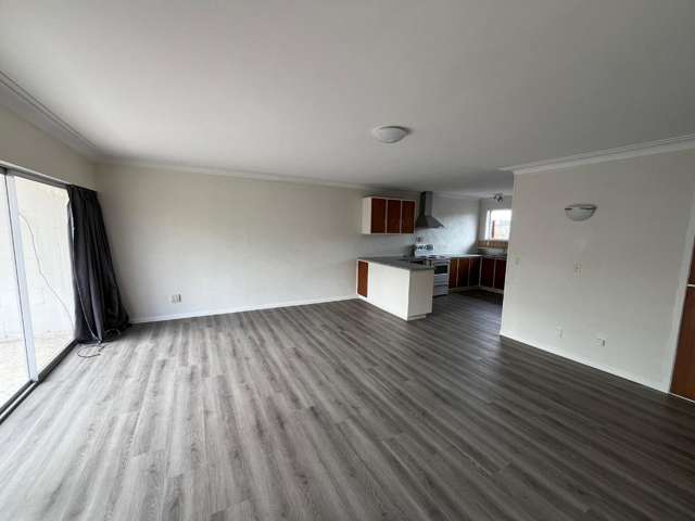 3/8 Pamela Place New Lynn_4