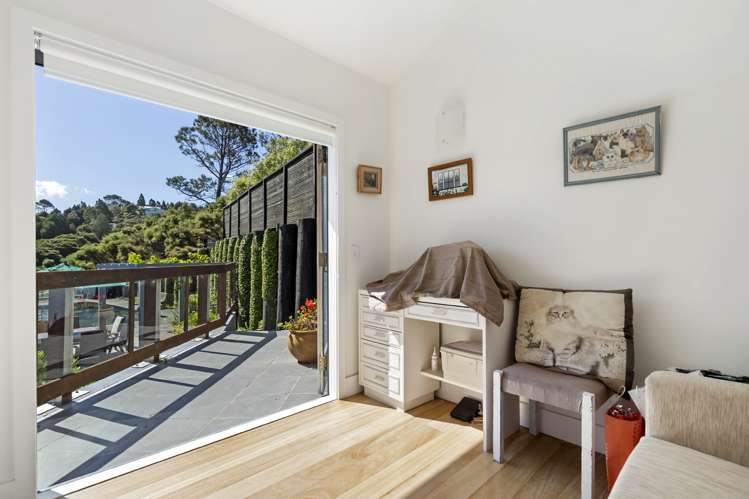 8 Herrings Cove Place Titirangi_24