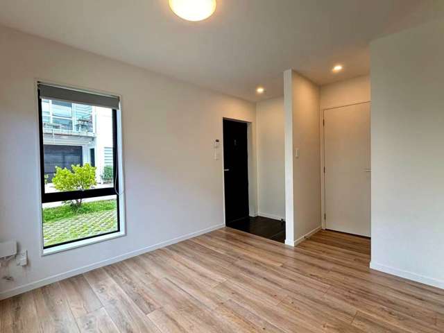 8 Seelie Court Flat Bush_1