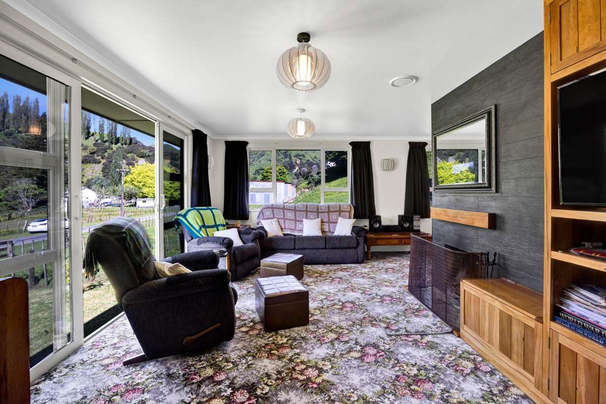 48A-B Whangamomona Road_5