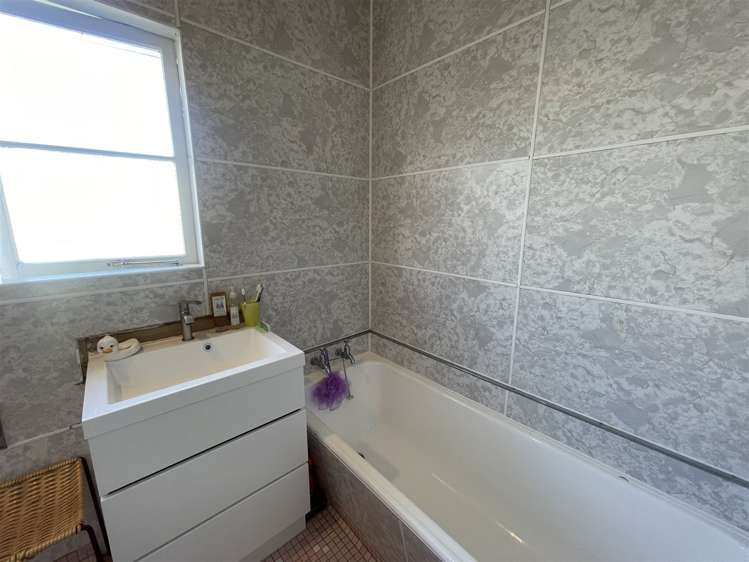 90 Roberts Road Te Atatu South_5