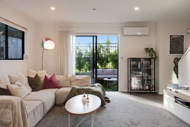 Private & Modern 2-Bedroom End Townhouse w/ Views