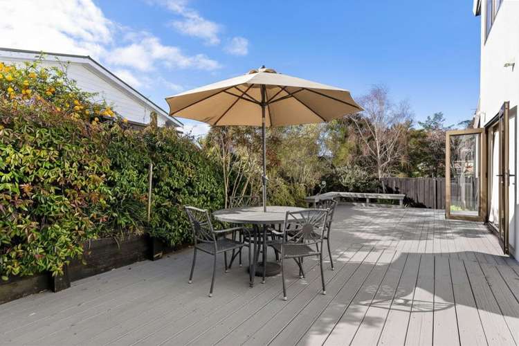 2/102 Manhattan Heights_3
