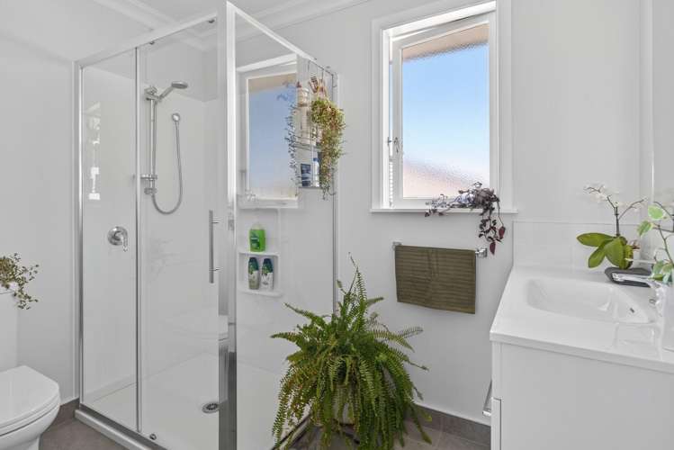 27 Woodford Avenue Brookfield_10