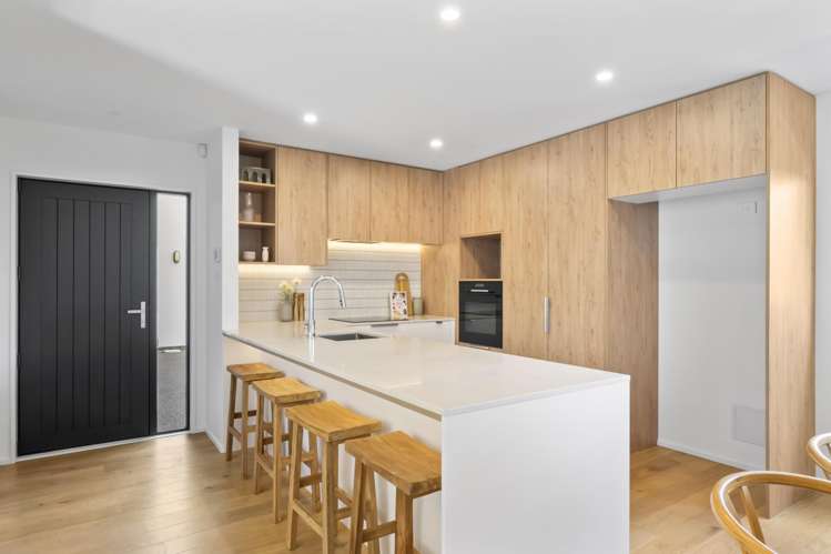 2/128 Bishop Street_1