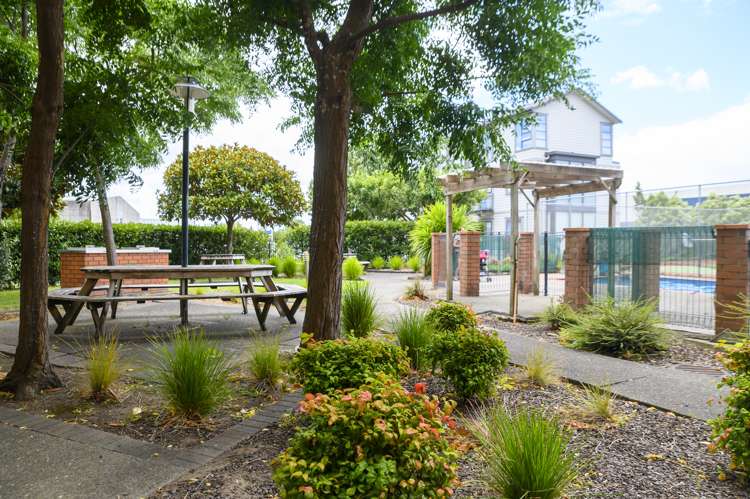 Gb/10 Crown Lynn Place New Lynn_8