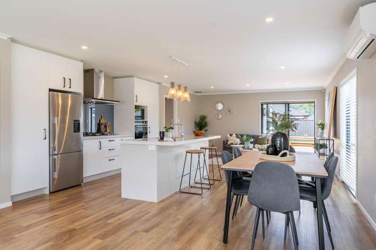 19 Te Kaeaea Crescent Wallaceville_8