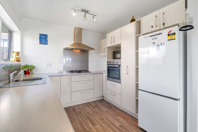 2/56 Archibald Road Kelston_12