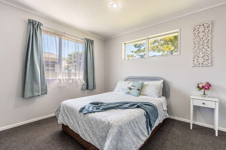 2 Robert Mckeen Street Otaki Beach_12