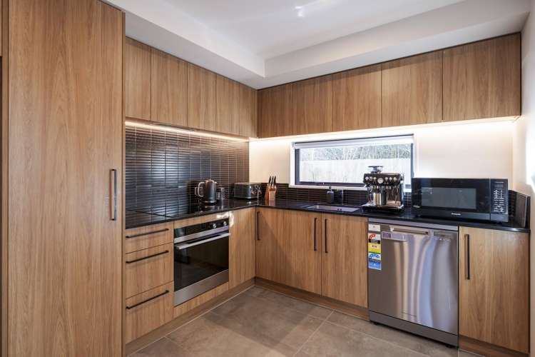 Unit 5/274 Kilmore Street_1