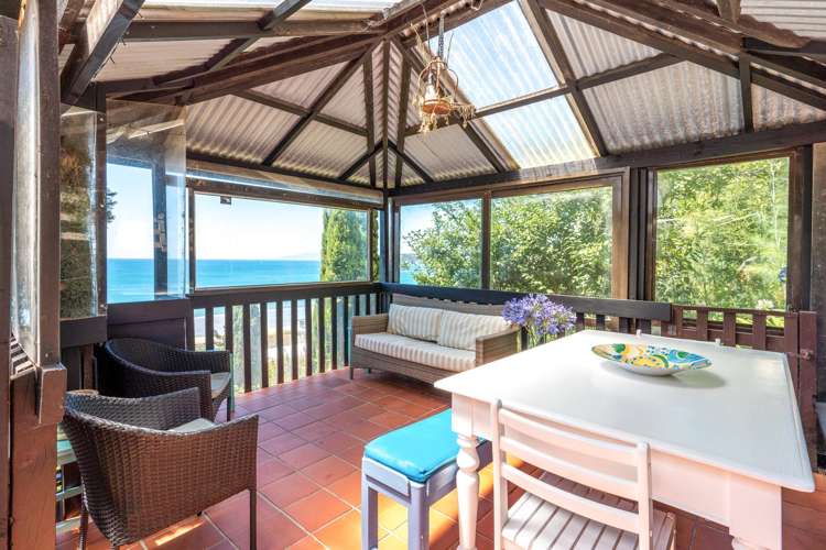 5 Sixth Avenue Onetangi_13